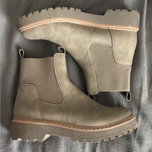 DV by Dolce Vita Olive Ankle Booties